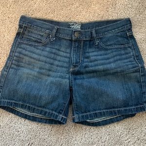 Old Navy Flirt Jean Shorts